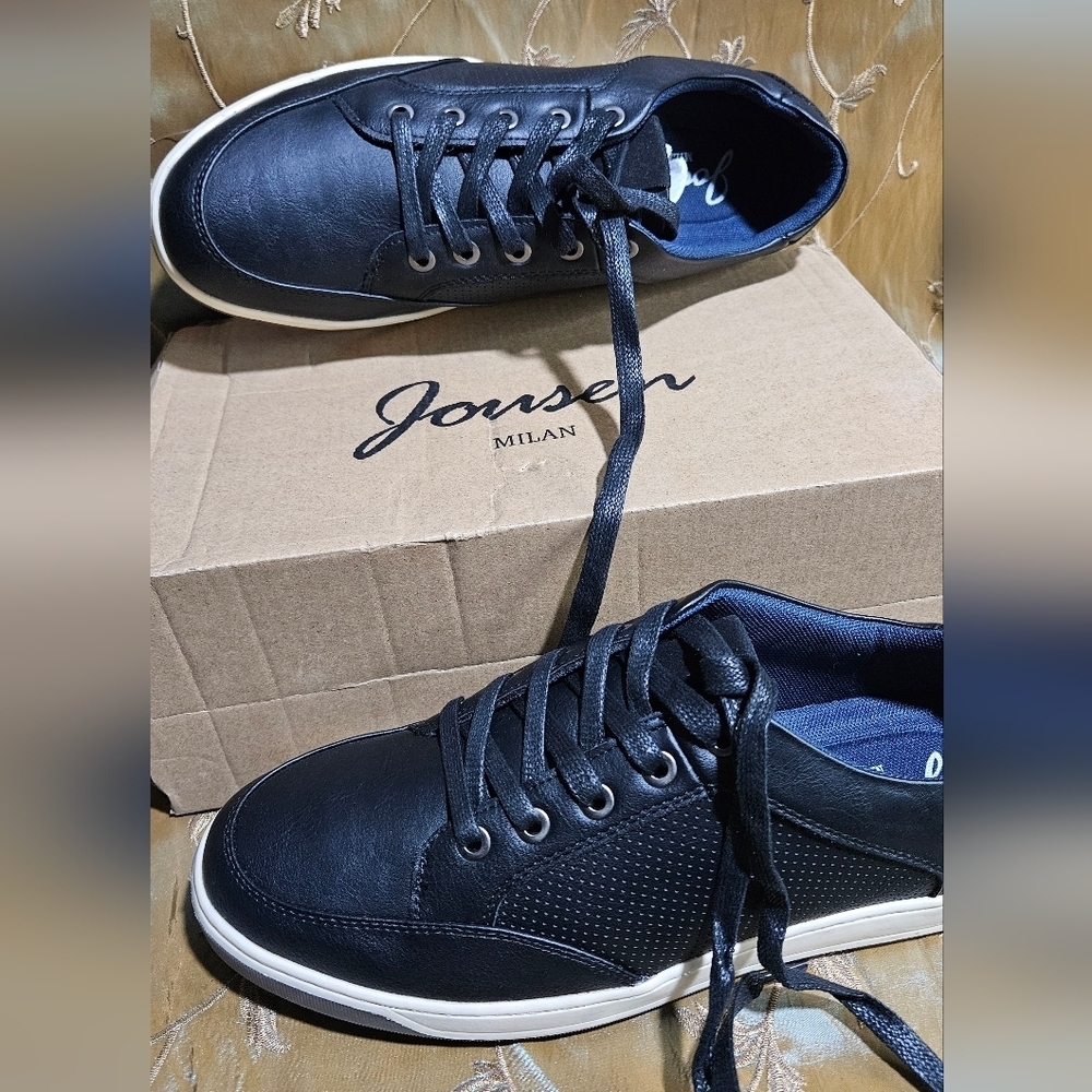 Men's Black Leather Casual Sneakers - Picture 4 of 17
